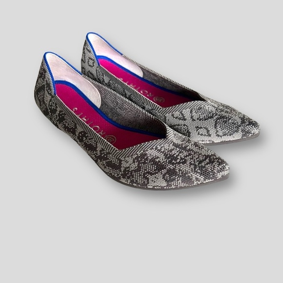 Rothys - The Flat - Grey Stone Snake Printpointed toe.